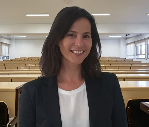 Dña. Yolanda Hernández, 